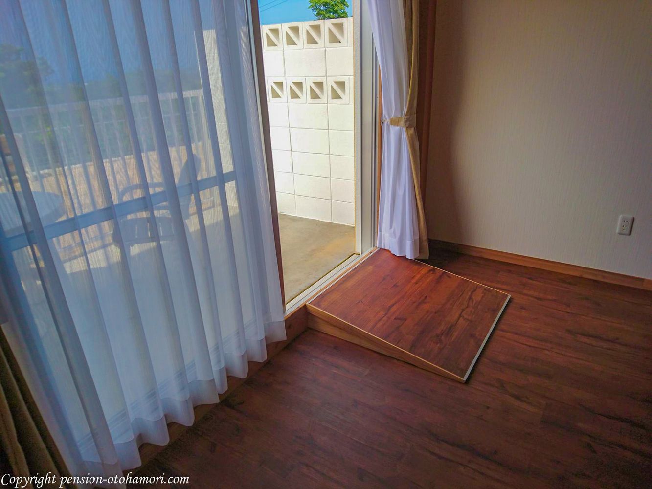 ペンション乙羽森　車椅子スロープ　バリアフリー